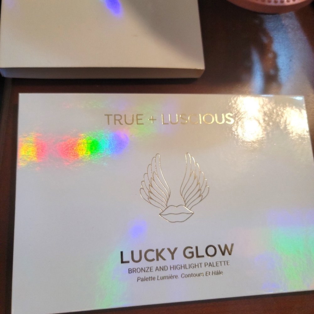 True + Luscious New In Sleeve Lucky Glow 6 Shade Bronzer & Highlighter Palette